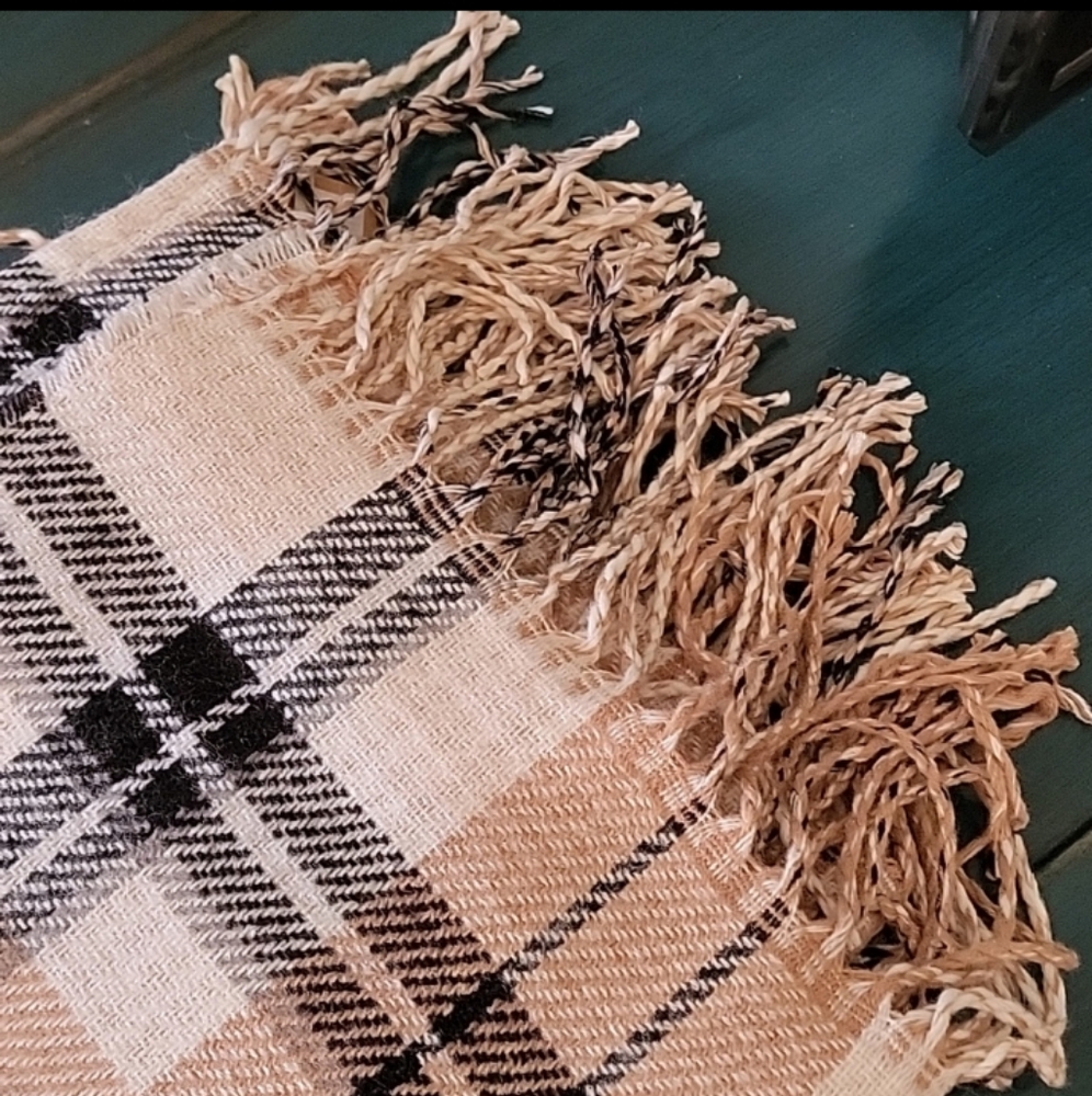🆕 Steve Madden | Reversible Black & Tan Houndstooth & Plaid Topper Wrap OSFM - Picture 6 of 10